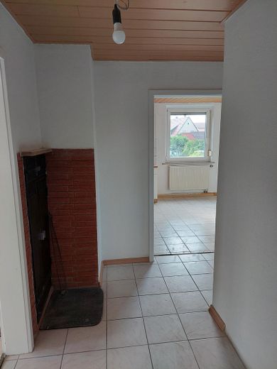 5 1/2 Zimmer Wohnung in ruhig gelegenem Zweifamilienwohnhaus mit sonnigem Garten – OG Flur