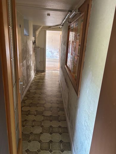 Bungalow mit großer Doppelgarage in ruhiger, zentraler Lage auf tollem Grundstück – Flur im Keller