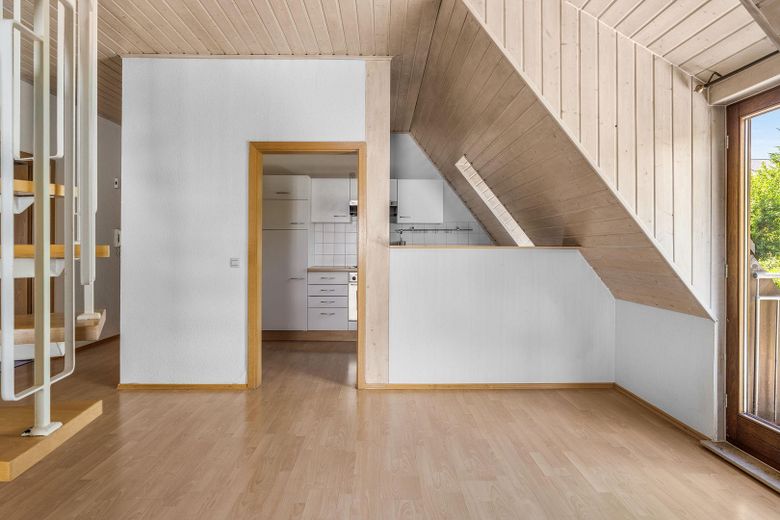 Helle 3-Zi.-Maisonette mit Empore, Balkon & Einbauküche in Schönebürg – Zdjęcie 7