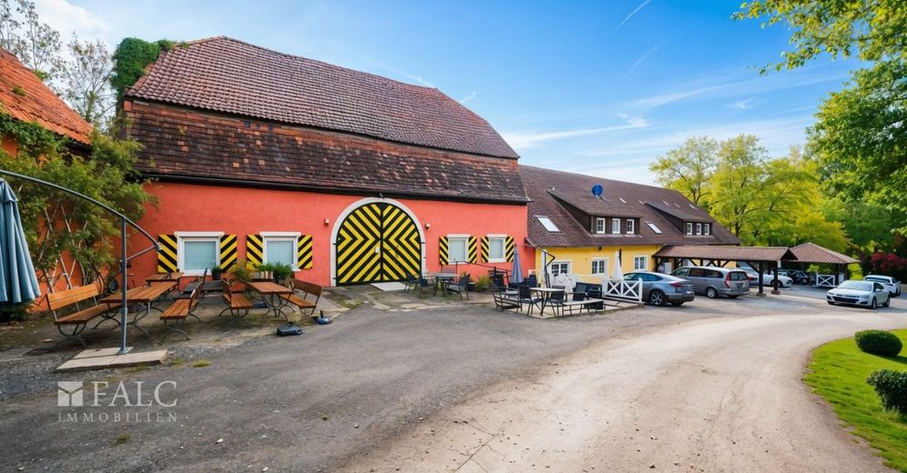 Geschäftsleute aufgepasst! Großzügiges Mietobjekt mit vielen Nutzungsmöglichkeiten - FALC Immobilien – Großzügiges Mietobjekt
