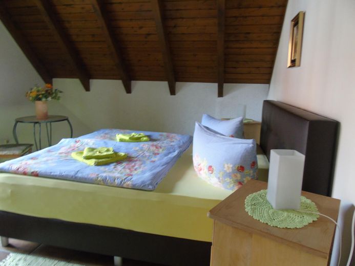 Villa mit Potential – Schlafzimmer Nr. 2 OG