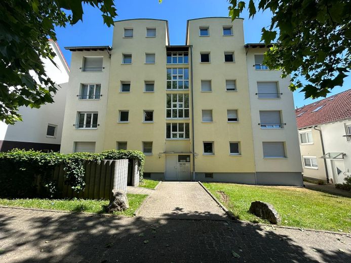 Neue Einbauküche – renovierte Wohnung - 3ZKB – Fassade