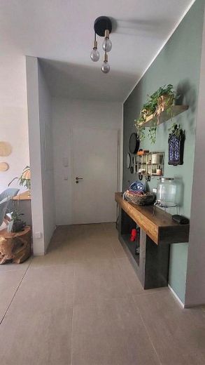 Lichtrijk 4-kamerappartement met groot balkon in de villawijk – Foto 4