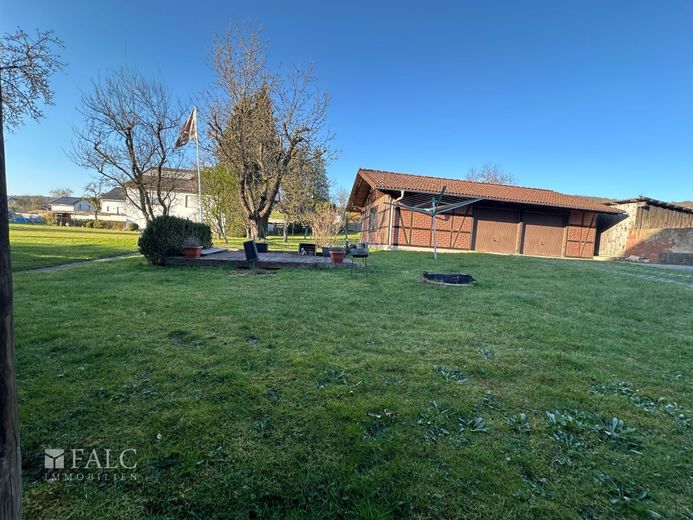 ***Vogelbeck - 2 Zimmer Erdgeschosswohnung mit Einbauküche, Gartennutzung und Keller*** – Grundstück mit Garten