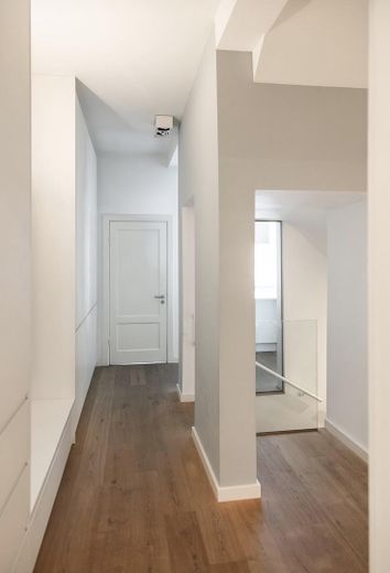 Ruime tuinmaisonnette over twee woonlagen in Hamburg-Eilbek – Diele, Treppe nach unten