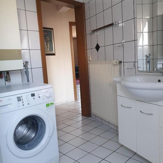 Voll möblierte 76 m² DG-Wohnung in Steinfeld – ab sofort frei – Bad mit Waschmaschine