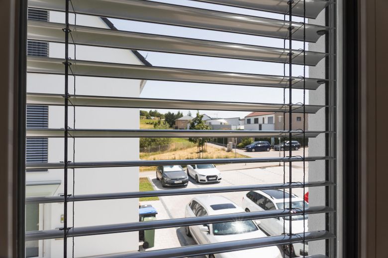 Besondere Maisonette-Wohnung (5,5 Zimmer) mit Balkon, EBK und Stellplatz – Blick aus Schlafzimmer OG