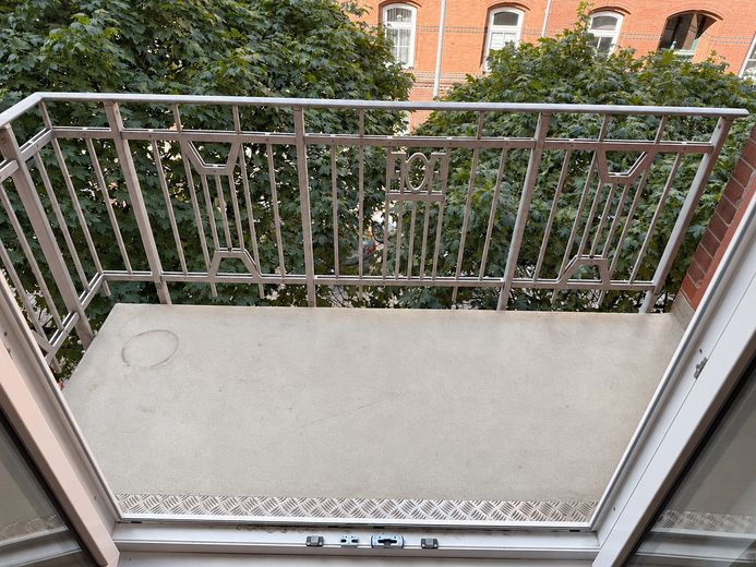 Möbliert & all inclusive: 4,5-Zimmer-Altbauwohnung Hamburg-Neustadt ab Nov '26 – Kleiner Balkon