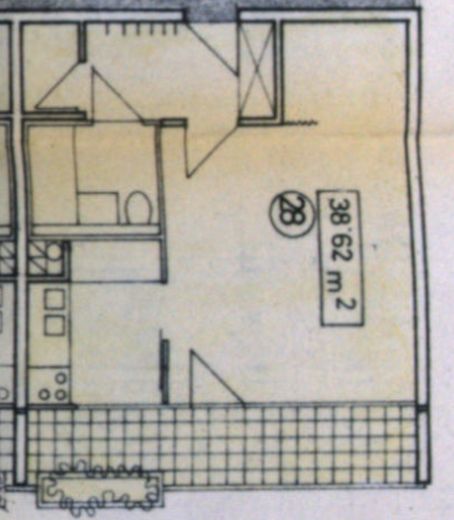 Appartamento ben tenuto e tranquillo con grande loggia al piano rialzato – Grundriss