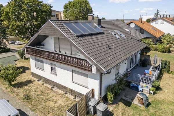 Großzügiges 1- bis 2-Familienhaus mit Garten und 3 Stellplätzen in ruhiger Lage