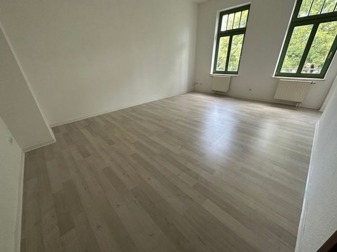 Modernes Laminat - Bad mit Wanne - in Küchwaldnähe im 3. OG !! – Foto 1