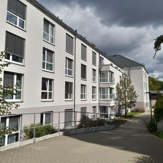sorglos investieren: Pflege-Apartment mit 4% anfänglicher Mietrendite und langfristigem Mietvertrag – Ansicht Wohntrakt