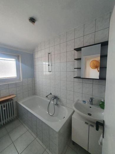 Schöne, helle 2-Zimmer-Wohnung in Dobel zu vermieten – Badezimmer