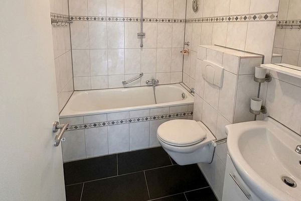 2-Zimmer-Wohnung (63m²) mit Balkon und guter Verkehrsanbindung