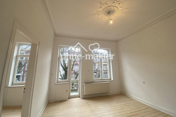 Stilvoll sanierter Altbau – 2 gleich große Zimmer | EBK, Balkon