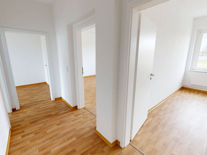 **LIVE RENT-FREE FOR 3 MONTHS** A place to feel at home: Bright 3-room apartment with a bathroom featuring natural light – Flur