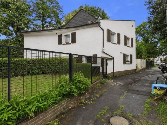 Cottage-Charme auf der Niddainsel – außergewöhnlich wohnen mitten in Frankfurt – Foto 1