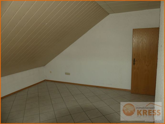 Moderne und gepflegte 4-Zimmer Wohnung in ruhiger Lage, Flieden-Oberstork m. Balkon im Dachgeschoss – Bild 10