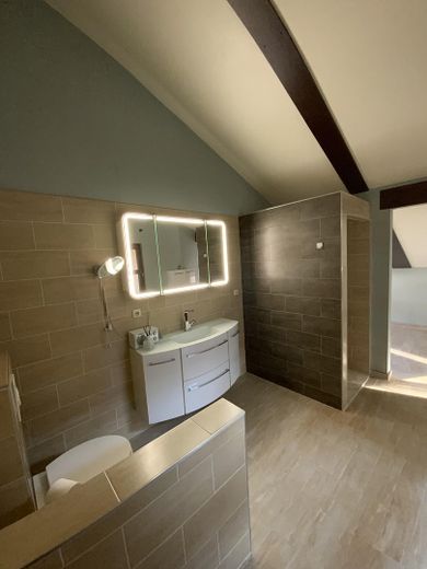 Bad, Blick auf Dusche 