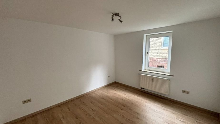 4-Zimmer-Erdgeschosswohnung mit Balkon, EBK &amp; PKW-Stellplatz – Kinderzimmer/Schlafzimmer - www.immobilien-heise.de