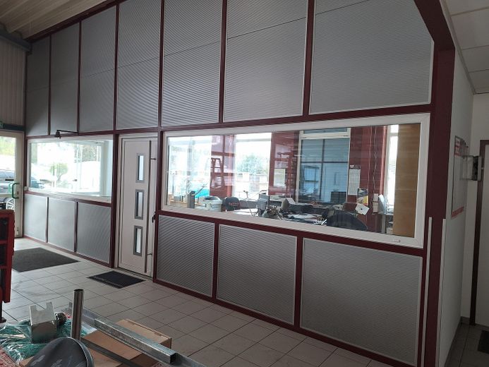 Gewerbe Halle für Handwerk, Praxis oder Verkauf in Zell - Barl – Eingang Büro/Halle