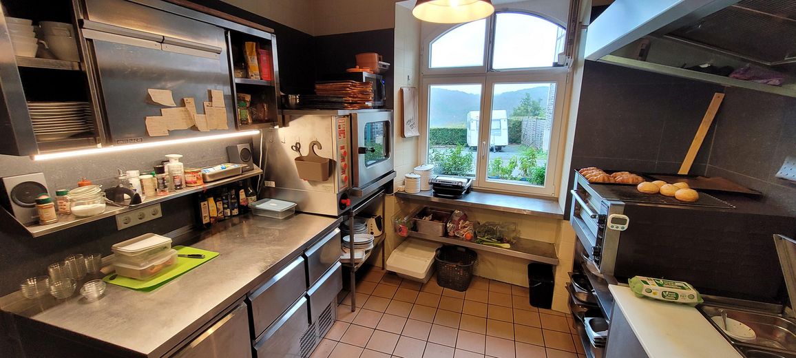 Alojamiento Moselsteig: 6 apartamentos vacacionales, cafetería y vivienda del operador con vistas al Mosela – Zubereitungsküche