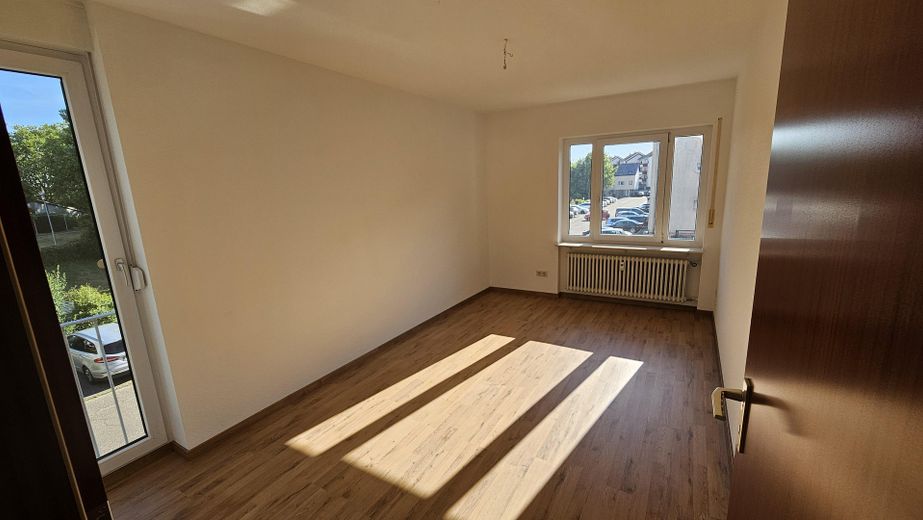 Wörth/Maximiliansau'da balkon ve loggialı aydınlık 3,5 odalı daire – tadilat sonrası ilk kullanım – Kinder- bzw. Arbeitszimmer