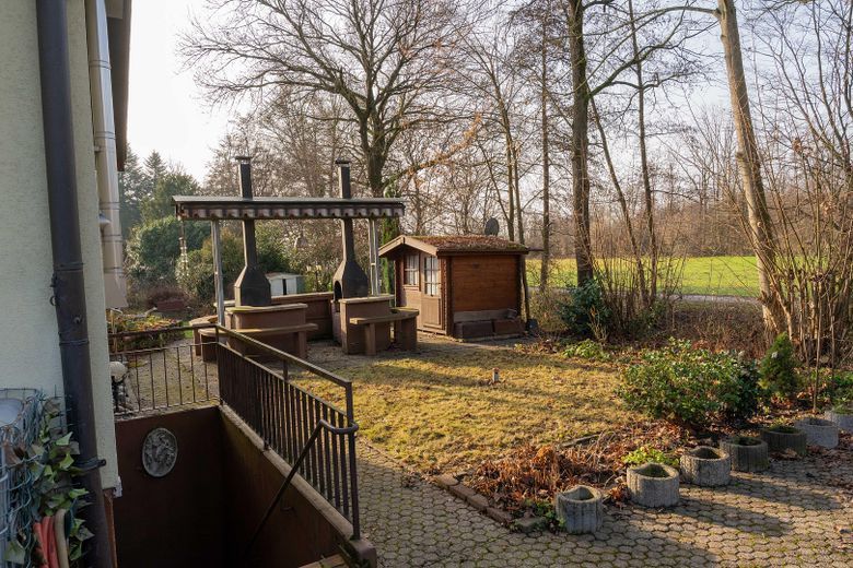 Perfektes Familienhaus für 2–4 Kinder – Ruhige Traumlage mit Garten und viel Platz in Bühl-Weitenung – Hof / Garten