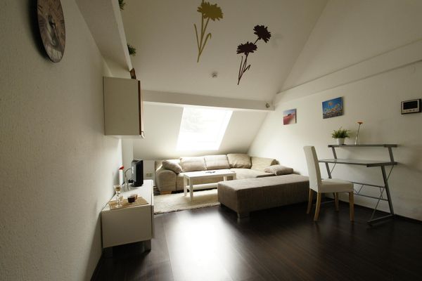 Lichtdurchflutete 3 Zimmer Dachgeschosswohnung