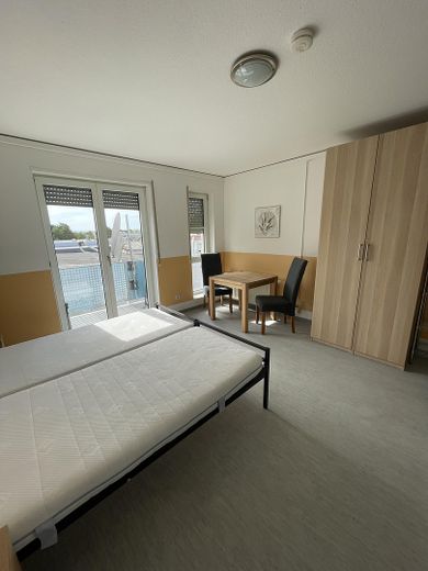 Práctico apartamento urbano de 27 m² | Amueblado | Cocina equipada | Balcón | Lavadora – Wohnbereich 2 