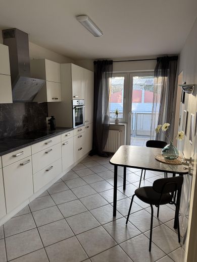 Helle,Schöne Wohnung Stadtmitte, Möbliert, Aufzug, Balkon – Foto 11