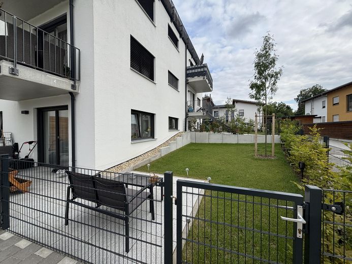 Souterrainwohnung mit Garten