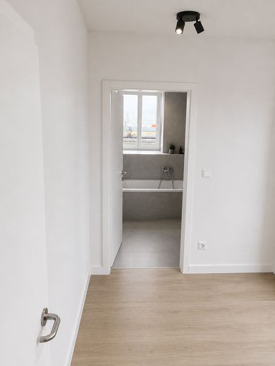 Provisionsfreies 1,5-Zimmer Dachstudio mit 4% Rendite in hervorragender Lage - in Renovierung – Impression Eingang (KI)