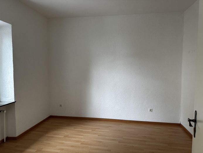 Schöne ruhige 2ZKB nähe Zentrum – Schlafzimmer