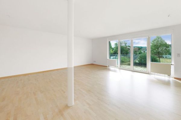 Sonnige 3-Zimmer-Wohnung mit Gartenanteil, Südostbalkon und Carport