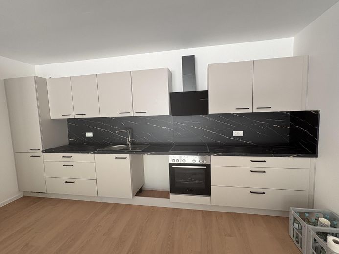 Erstbezug: Moderne Erdgeschosswohnung mit Terrasse sowie energieeffizientem Wohnkomfort – Offene Wohnküche