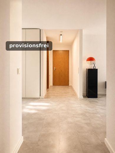 Bez prowizji: 3,5-pokojowe mieszkanie o niskim progu/barierach w Holzgerlingen – Eingangsbereich