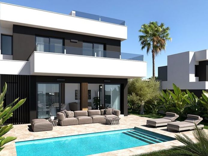 Zweigeschossige Villen mit 3 Schlafzimmern, 3 Bädern, Dachterrasse, Einbauküchen mit Elektrogeräten, Klimaanlage, Kfz-Stellplatz und Privatpool – Foto 1