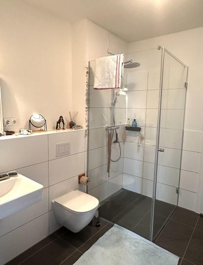 2-Zimmer-Wohnung in Glückstadt am Batardeau (62 qm) – Duschkabine