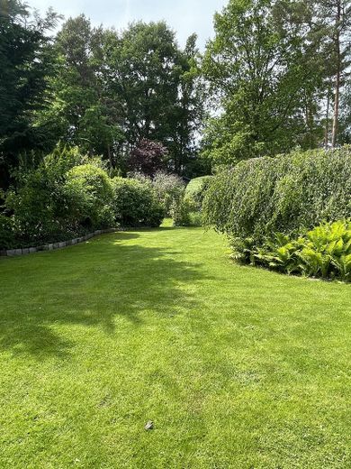 Repräsentative Premium-Villa auf 2.300 qm Parkgrundstück in bester Lage von Glienicke – Blick nach Westen