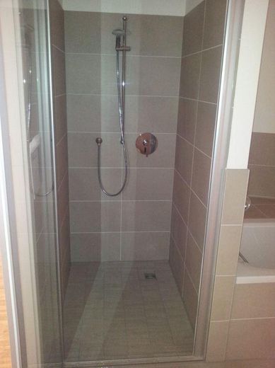 ruhige 4 Zi.-Whg mit Südloggia zum grünen Innenhof in Berlin Mitte – provisionsfrei – und Dusche 