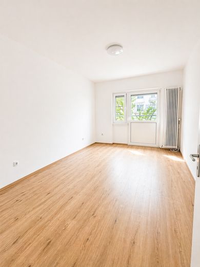 Moderne 2-Zimmer-Wohnung, vollständig renoviert und bezugsbereit – Zimmer 1