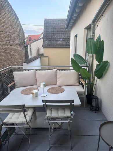 Ekskluzywne mieszkanie 3-pokojowe z balkonem, wallboxem i prądem lokatorskim w centrum Weilbach – Balkon