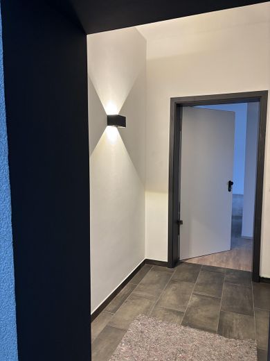 Moderne 2-Zimmerwohnung (85qm) Neubau – Eingang