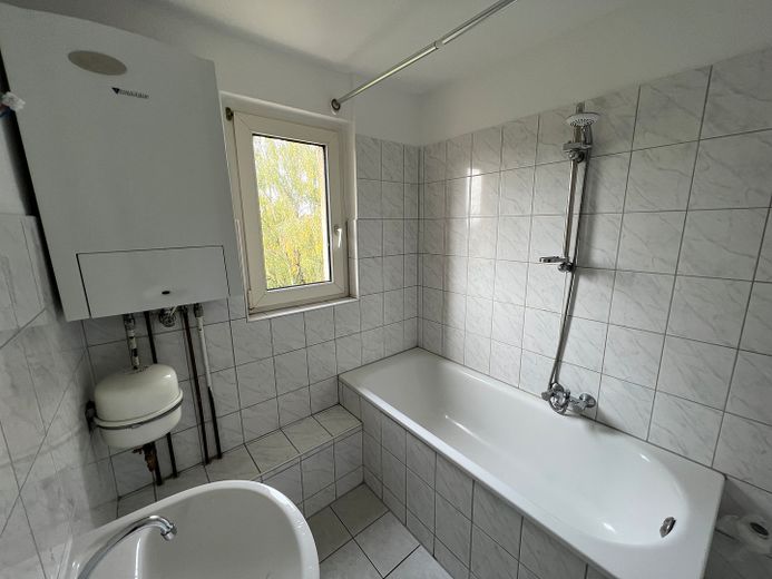 2,5-Zi-Whg mit Küche im DG in Hattingen-City – Bad