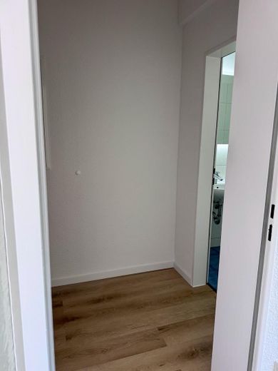 Moderne Stadtwohnung mit zwei Balkonen in zentraler Lage in Olpe – Flur