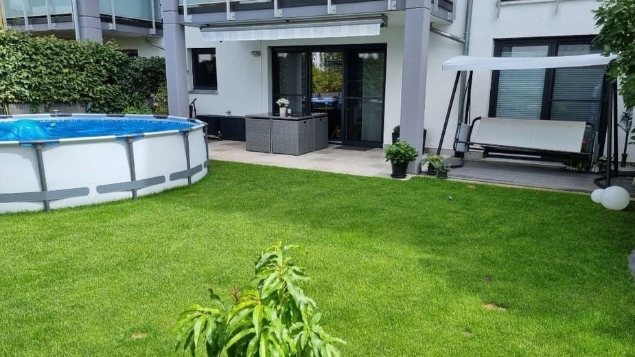 Garten mit Pool