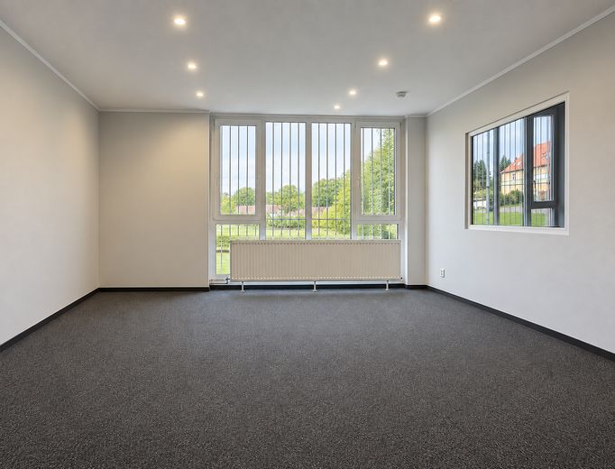 Magazzino, produzione, ufficio/locali sociali 750m² + 206m², area esterna >5000m² (opzione + lavorazione CNC circa 400m²) – Foto 5