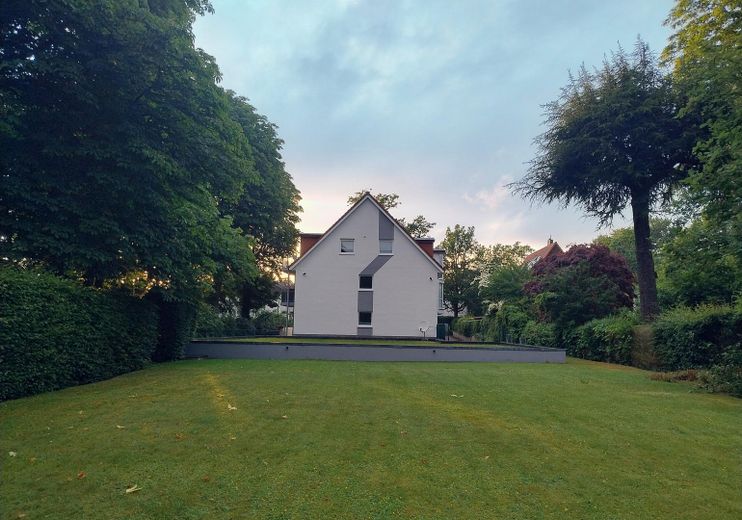 Charmante 3-Zi.- Maisonettewhg, TG-Stellplatz ,Garten, Balkon in grüner Lage von Hamburg Meiendorg – Grundstück mit Gartennutzung
