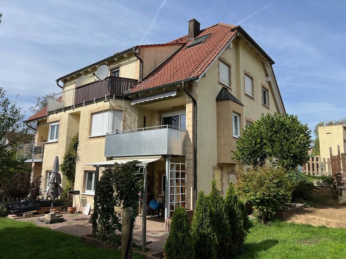 Schöne DHH am Ortsrand mit unverbautem Blick // 147qm Wohnfläche / 7 Zimmer / Einziehen & Wohlfühlen – Südansicht (im Garten)